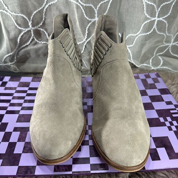 (B) Vince Camuto Pevista Women's Taupe Suede Booties Women's Size 8.5 - Picture 4 of 14